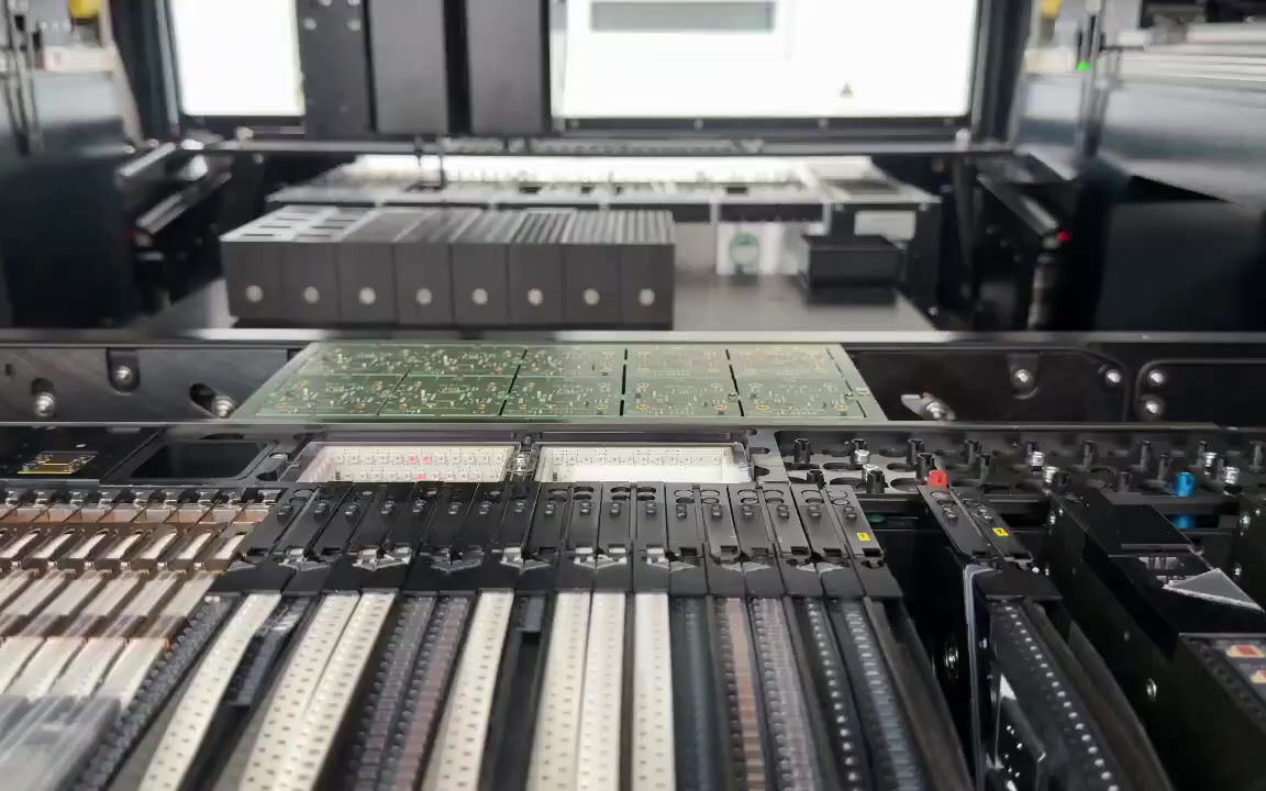 Donaustahl Werkshalle - Fertigung souveräner Verteidigungstechnik in Deutschland
